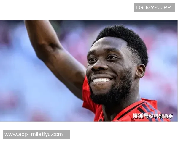 志在必得！拜仁海报展现阿方索戴维斯与杰克逊斗志昂扬的决心